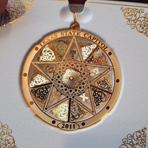 2011 Texas State Capitol Ornament with Original Box & Pamphlet - Picture 6 of 9